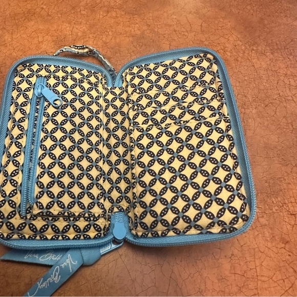 Vera Bradley Light Blue Floral Wrislet with Phone Pouch & Clear ID Pouch - Picture 5 of 7